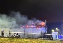 Ogromy pożar hali magazynowej w Zielonej Górze. Sytuacja jest ciężka. Walka z ogniem potrwa do rana (FILM, ZDJĘCIA, NOWE INFORMACJE)