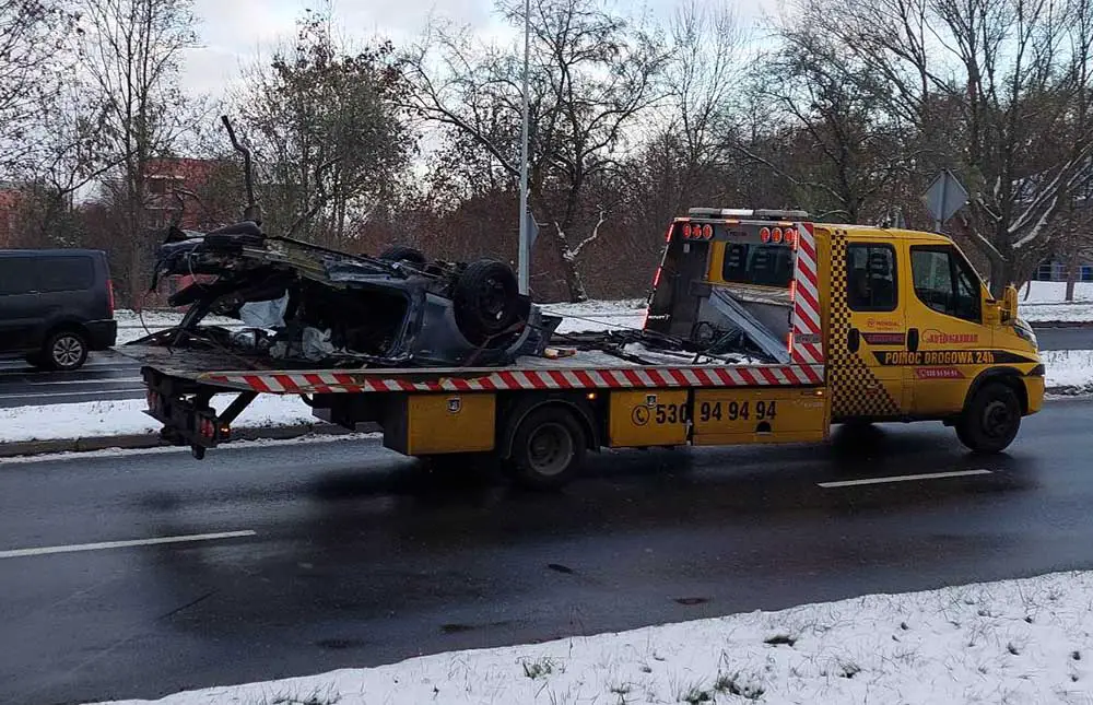 Śmiertelny Wypadek W Zielonej Górze. BMW Zostało Rozerwane. Zginęli ...