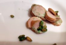 Uwaga. Ktoś truje psy w Zielonej Górze. Rozrzuca parówki z jakąś substancją