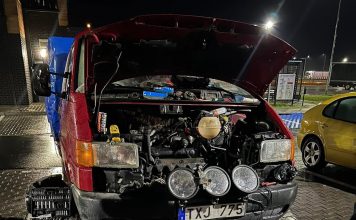 Rodzina z maleńki dzieckiem od kilku dni koczuje na MOP-ie przy S3 koło Nowej Soli. Zepsuł się im samochód (ZDJĘCIA CZYTELNIKA)