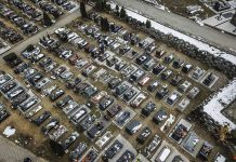 Zielona Góra. Zniszczone nagrobki na cmentarzu, sprawą zajmuje się policja