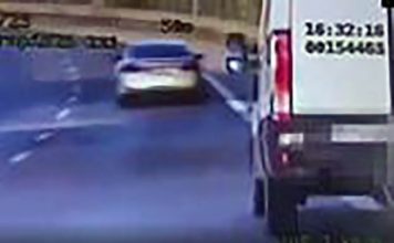 Kurier nie dowiózł przesyłek. Był kompletnie pijany. Wydmuchał dwa promile (FILM)