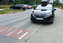 Wolne miejsca na parkingu, a mistrz w Zielonej Górze parkuje na… przejściu (ZDJĘCIE CZYTELNIKA)