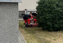 Nagi mężczyzna wypadł z okna wieżowca w Zielonej Górze (ZDJĘCIA)