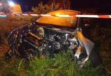 Peugeot uderzył w słup w Świdnicy. 23-letni kierowca kompletnie pijany (ZDJĘCIA)