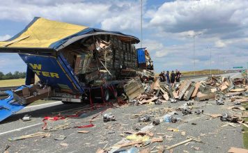 Po zderzeniu ciężarówek na S3 pod Świebodzinem jeden pas odblokowany. Jest gigantyczny korek (ZDJĘCIA)