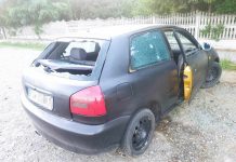 Porzucone audi w Zielonej Górze. Samochód ma ślady po ostrzelaniu (ZDJĘCIA CZYTELNIKA)