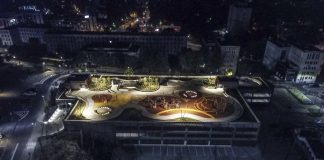 Piękny parking Sky Park w Zielonej Górze nocą jak z Las Vegas. Dziś otwarcie z atrakcjami (FILM, ZDJĘCIA)