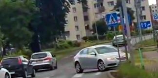 Kierowca opla jechał pod prąd w Zielonej Górze, a z ulicy zjechał po przejściu dla pieszych (FILM)
