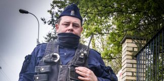 Złodziej wybiegł ze sklepu prosto na policjanta