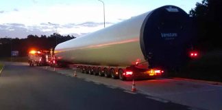 Ciężarówka z 70-tonowym elementem wiatraka zepsuła się na trasie S3 koło Sulechowa (ZDJĘCIA)