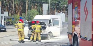 Pożar busa na MOP Popowo. Szybka akcja strażaków (ZDJĘCIA)