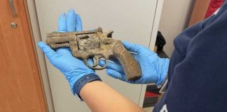 Broń z czasów II wojny światowej wyłowiona z dna rzeki Obra (ZDJĘCIA)