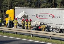 Wypadek na S3 w Zielonej Górze. Bus uderzył w ciężarówkę. Droga zablokowana (ZDJĘCIA)