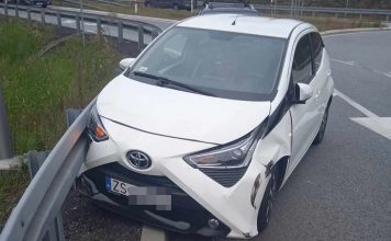 Samochód wbił się w barierki na rondzie w Zielonej Górze