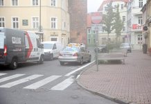 Co się dzieje w centrum Zielonej Góry? Jeżdżą i parkują pod prąd (ZDJĘCIE CZYTELNIKA)