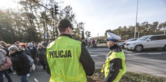 Pieszy wszedł na czerwonym na pasy przy cmentarzu w Zielonej Górze. Stanie za to przed sądem