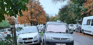 Zielona Góra. Jak można było tak zaparkować? (ZDJĘCIE CZYTELNIKA)