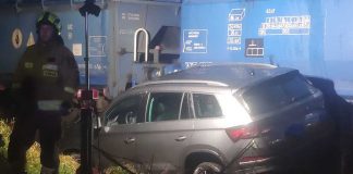Samochód wjechał pod pociąg w Dolińsku