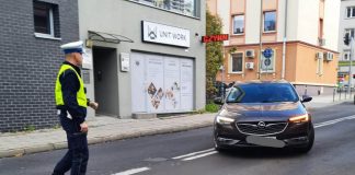 Zmiana ruchu na skrzyżowaniu w centrum Zielonej Góry. Sypia się mandaty i pouczenia