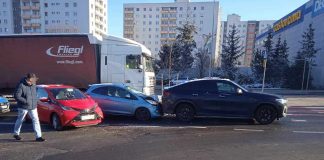 Zderzenie trzech samochodów w Zielonej Górze. Na miejscu policja