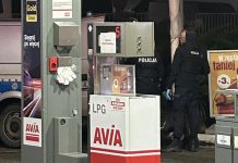 Mężczyzna zamknął się w toalecie na stacji benzynowej w Zielonej Górze. Wezwano policję (ZDJĘCIA)