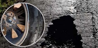 Uwaga! Kierowcy niszczą opony i felgi na dziurze w drodze Stary Kisielin-Przytok (ZDJĘCIA CZYTELNIKA)