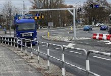 Zielona Góra. Kolejny kierowca ciężarówki złamał zakaz wjazdu na wiadukt i się naciął (ZDJĘCIE CZYTELNIKA)