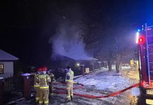 Pożar wiaty z garażem w Zielonej Górze (ZDJĘCIA)