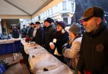 Zielona Góra. 250 kg pierogów, 100 kg kapusty i 300 litrów barszczu na miejskiej wigilii