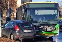 Zderzenie forda z autobusem MZK w Zielonej Górze (ZDJĘCIA)