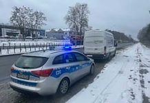 Zielona Góra. Kierowca busa zrobił to na oczach policjantów. Dostał za to aż 15 punktów karnych