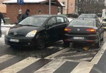 Zderzenie toyoty i volkswagena na skrzyżowaniu w Zielonej Górze (ZDJĘCIA)