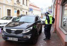 Kierowcy w centrum Zielonej Góry codziennie łamią zakaz. Akcja policji i straży miejskiej, sypnęło mandatami (FILM, ZDJĘCIA)