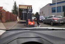 Zielona Góra. Ciężarówką zablokował przejazd i nic sobie z tego nie robił (ZDJĘCIA CZYTELNIKA)