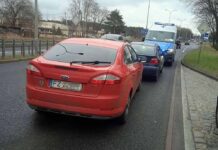 Zielona Góra. Uderzył w samochód policjanta i zaczął uciekać. Był tak pijany, że zataczał się