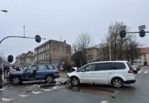 Kolizja w Zielonej Górze. Samochody mocno rozbite (ZDJĘCIA)