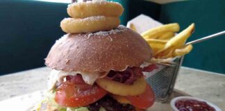 Burgerowa eksplozja smaku w restauracji Cosmos w Zielonej Górze (FILM)