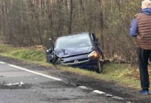 Wypadek pod Nowogrodem Bobrzańskim. Zderzenie trzech samochodów, w jednym aucie dzieci (ZDJĘCIA)