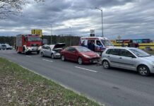 Zderzenie czterech samochodów w Zielonej Górze. Na miejscu policja i karetka (ZDJĘCIA)