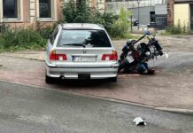 Wypadek w Zielonej Górze. Kierujący BMW, bez prawa jazdy, staranował policjanta na motocyklu (ZDJĘCIA)