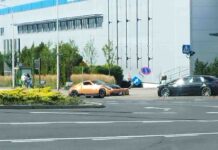 Wpadł w poślizg w centrum Zielonej Góry. Sam wezwał policję (ZDJĘCIE CZYTELNIKA)