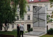 Zielona Góra. Pomnik Ofiar Rzezi Wołyńskiej już stoi. Oficjalne odsłonięcie, 24 sierpnia