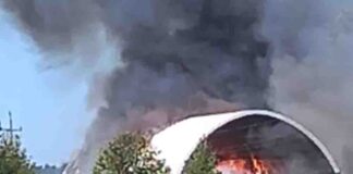 Wielki pożar słomy w Łagowie koło Krosna Odrzańskiego. Na miejscu 19 zastępów straży pożarnej