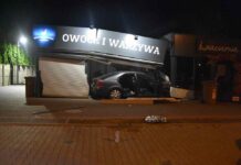 Zielona Góra. 19-latek zdemolował fordem kwiaciarnię i warzywniak. Uczył się jeździć z Ukraińcem. Mówią, że „nic się nie stało” (ZDJĘCIA)