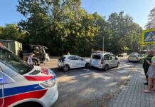 Zderzenie trzech samochodów w Zielonej Górze. Poszkodowany pijany (ZDJĘCIE CZYTELNIKA)