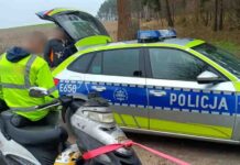 Pijany kierowca renault holował pijanego kierowcę motoroweru. I to nie był koniec