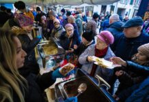 Tłum zielonogórzan na Miejskiej Wigilii (ZDJĘCIA)