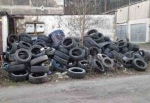 Zielona Góra. Właściciele garaży zrobili sobie wysypisko śmieci (ZDJĘCIE CZYTELNIKA)