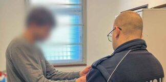 Napadli na nastolatków. Byli brutalni, bili pałkami (FILM)